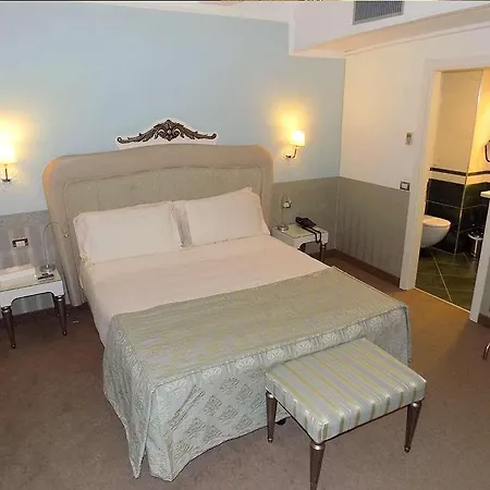 Отель Jr Oriente Бари