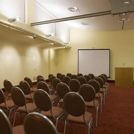 Jr Oriente Готель