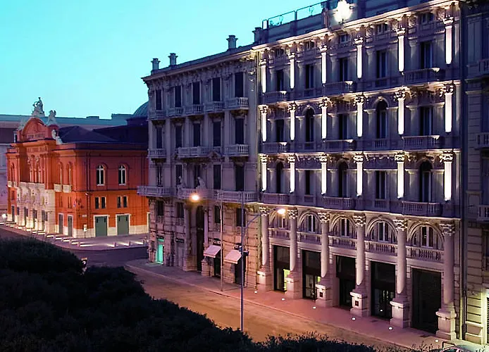 Jr Oriente Готель