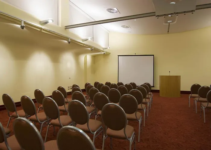 Jr Oriente Готель