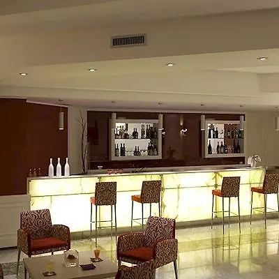 Jr Oriente Готель