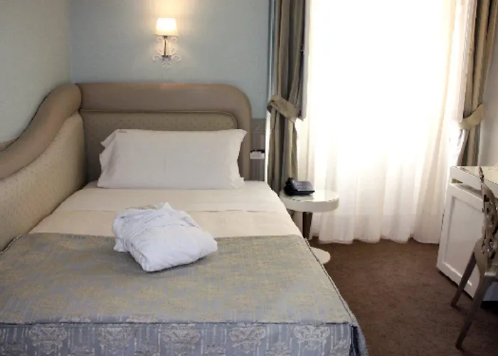 Jr Oriente Готель